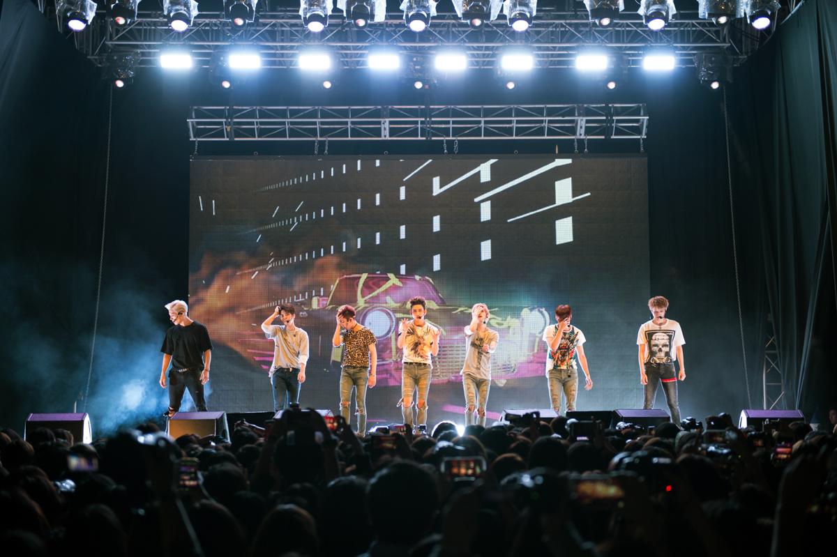 GOT7Official's tweet photo. #GOT7​ <MAD> THE FIRST STAGE
2,000명 관객과 함께 성공적 마무리
Successfully Held with 2,000 Fans
http://t.co/yFgQ3IeMyh
#니가하면 http://t.co/nZAauVvjKl