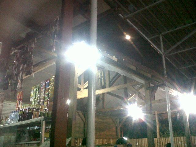 Ada tempat baru nih, buat kamu ngupi2/kongkow2, tV kabel &amp; free Wifi jugak di Warung Joglo Jl. Tapak Siring 10 (II)