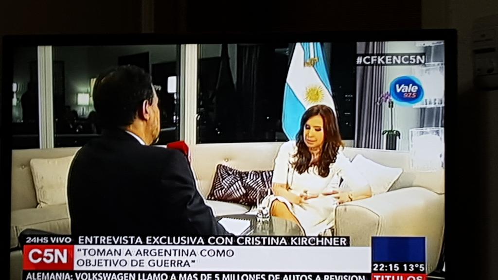 Greta_Romario's tweet image. En este momento en #TN #NaBonelli se hace un Harakiri, #simultáneamente.