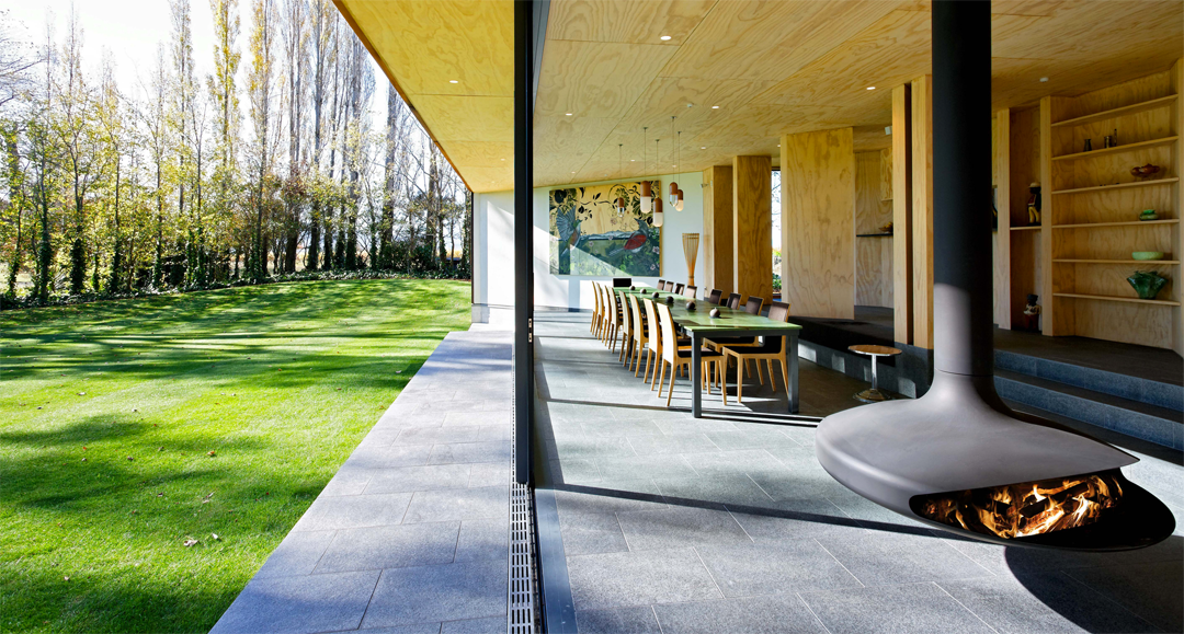Oblica's tweet photo. Cheers to this sunshine! @CloudyBay vineyard's VIP shack featuring our #GyroFocus. http://t.co/BeI3mLuqzj