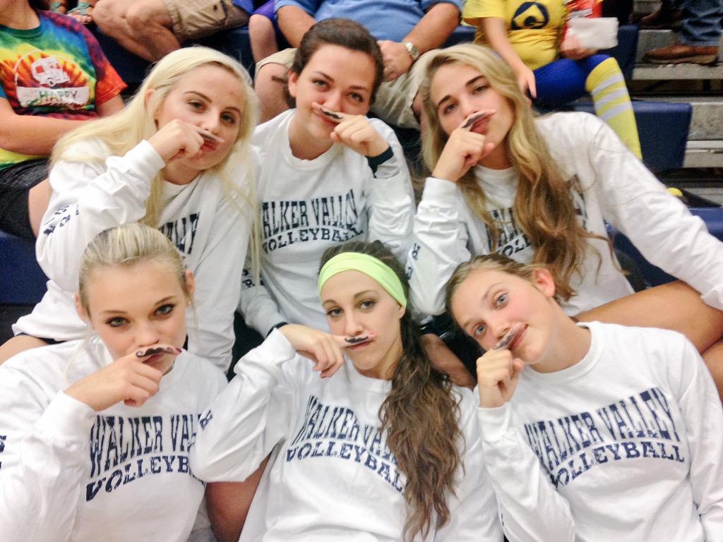 madison_leigh10's tweet photo. the most perfect senior night with my even more perfect seniors!!! 😋💞 http://t.co/GWFR2ESohT