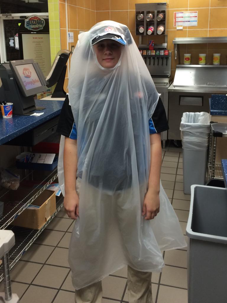 ABBsolutelYnott's tweet image. When you gotta take out trash and you're not trying to get wet #trashbagponcho