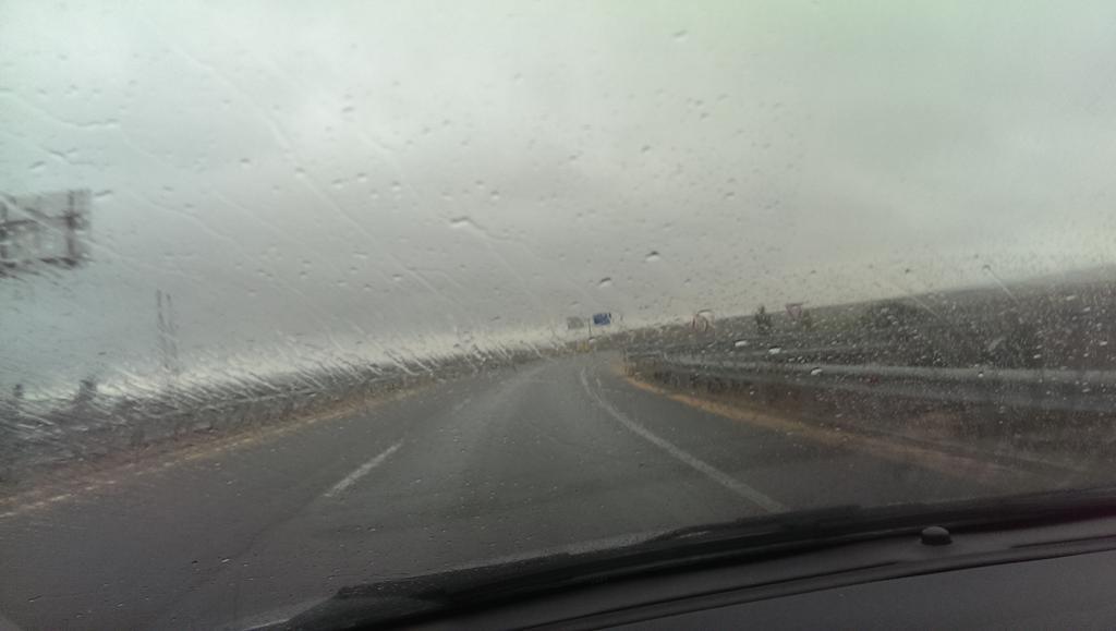 Bilenvar's tweet photo. #gaca an itibari ile Eskisehir yolu. Yagmur guzeldir... http://t.co/2g0dbflRDj