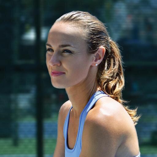  30 September : Hari lahir dari mantan petenis nomor satu dunia, Martina Hingis. Happy Birthday 