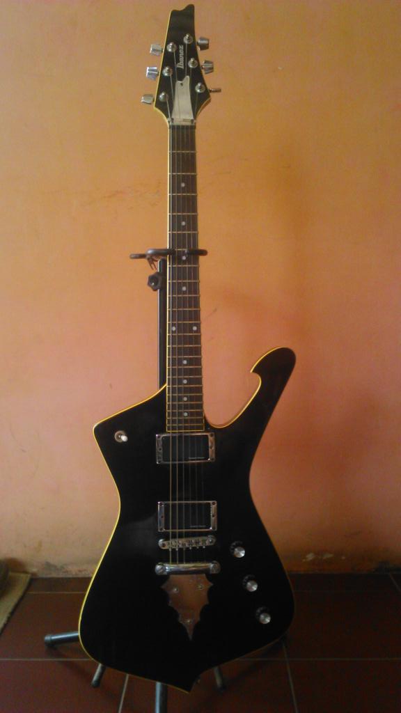 FS: Ibanez iceman ic300 Korea upgrade PU seymour duncan blackout, body 80% 2,5jt 085789923117 sms/wa <a href="/radyaguitars/">RG</a>