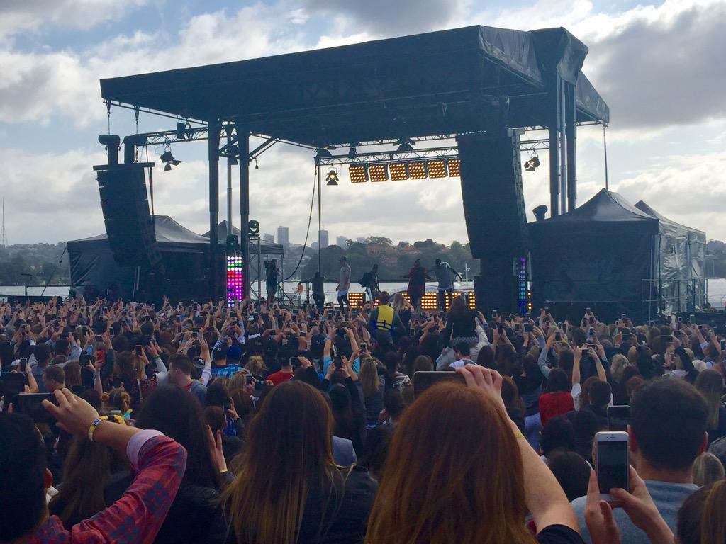 MsHannahSaul's tweet photo. Epic morning at #BieberIsland 🎤💜 http://t.co/pJgyKXshud