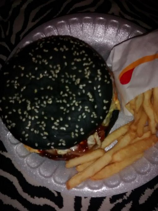 Yeaaa about to Nom on this #HalloweenWhopper #BurgerKing 🎃🍔 http://t.co/7Bv7wAUVl3<a href="/tag/halloweenwhopper"class="tags">#HalloweenWhopper</a><a href="/tag/burgerking"class="tags">#BurgerKing</a>