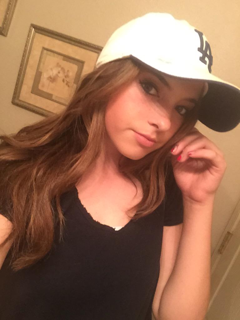 KyndyllGarrison's tweet image. couldn't pick one so why not three...🌃💙 #awkwardhand