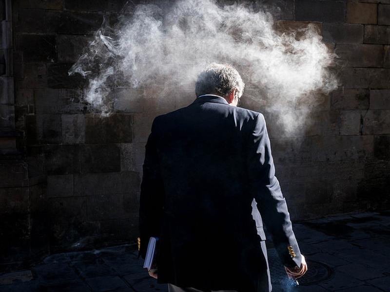 SerialBooks's tweet photo. ¡En Serial Books acabamos de desvelar el final de la novela de intriga Café y cigarrillos para un funeral! http://t.co/j1dxH3uh4S