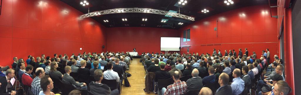 Developer83's tweet image. Volles Haus, es werden noch Stühle reingebracht: Performance in Anwendungen mit @rstropek @BASTAcon #bastacon
