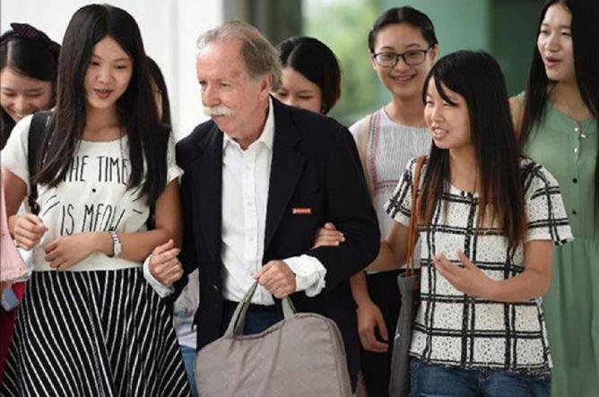 Profesor Mirip Einstein Jadi Selebritis di Tiongkok goo.gl/RLucYr