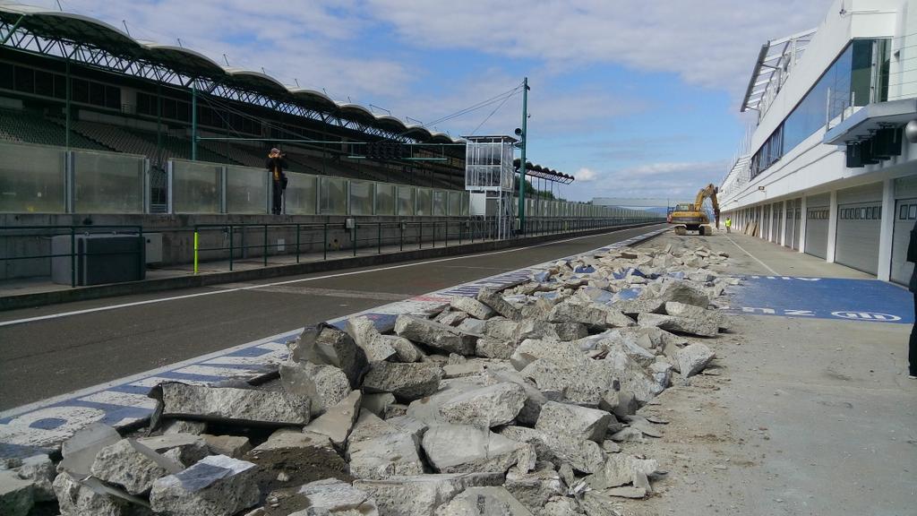origoGPhirek's tweet photo. Megkezdődött a Hungaroring újraaszfaltozása végre! #F1 http://t.co/4k1xIT9UA3