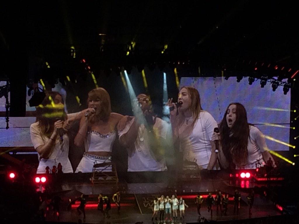 AUTiger75's tweet image. So many fab moments 2nite! My little girls first concert ever with @taylorswift13 &amp;amp; @Nelly_Mo Seriously awesome!!