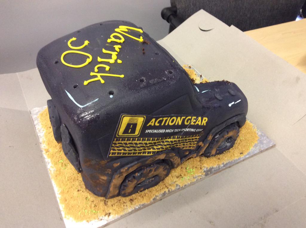 MikeRC008's tweet photo. #BreakfastOfChampions Thank you @camarm1986 for this amazing creation. What a treat. #delish #earlybirthdaycake http://t.co/9ARKbJBPbl