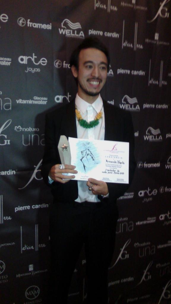 raspberrymag's tweet photo. Buenos patrocinadores evento #NightsOfStars @FashionGroupMX @pierrecardinsv @Natura_Mexico @KenzoParfumsMex http://t.co/mDy7Mk4ZLp