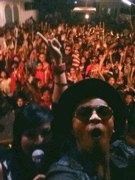 Tarka_14's tweet photo. Kemeriahan kongser akbar 190915 yeaaaaaah siapa nih yang ga dateng ? http://t.co/8Z0594SLTn