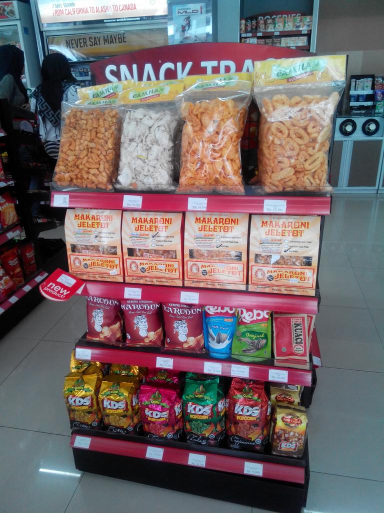PdBesar's tweet image. Makaroni Jeletot cuma di Snack Track CIRCLE K Bandung , Kualitas terbaik , Harga termahal, Rasa ngajeletot pisan