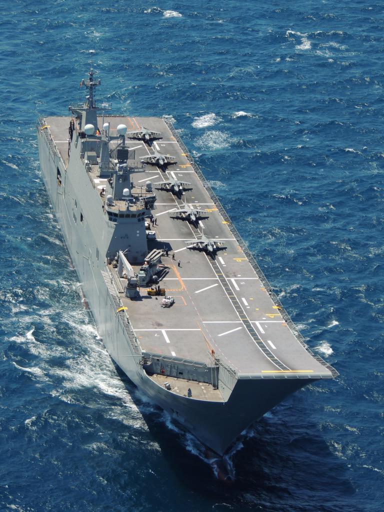 CQIZ2oFWgAAAAZx.jpg:large