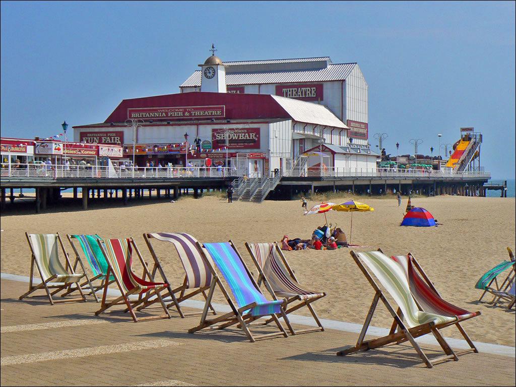 LSRemovalMan's tweet photo. We're heading for Great Yarmouth today - #funinthesun #manwithavan #removals 💪🏼☀️ http://t.co/E5O8hl3n4m
