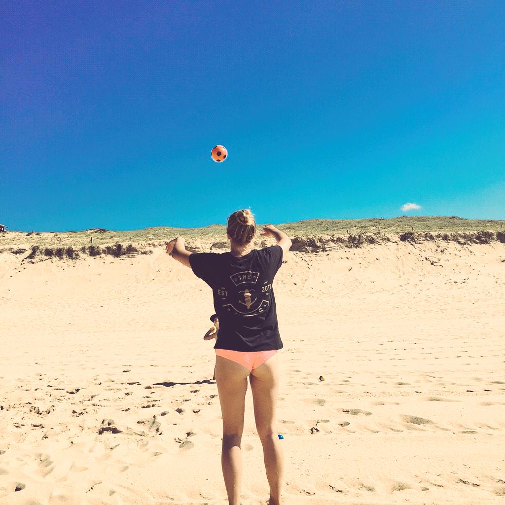 JukesClub's tweet photo. #cheeky ol' lady! Living the beach dream  #hossegor #rideon http://t.co/BySDNmrbQ2