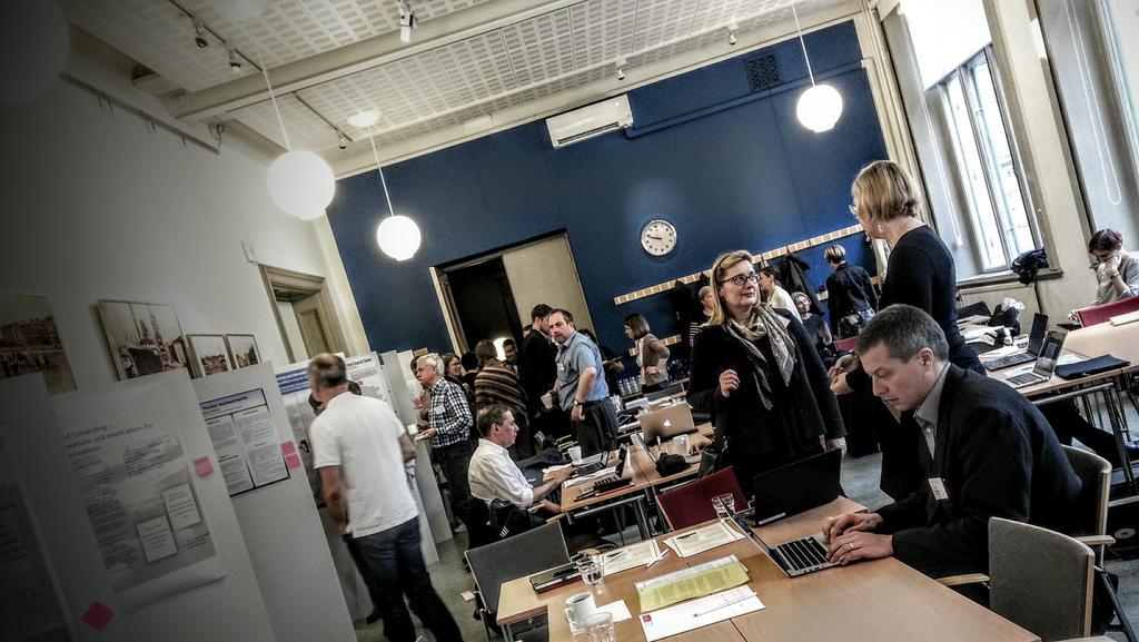 resmini's tweet photo. Run! A room full of researchers (and some practitioners).  #ENWI http://t.co/8W3tQ22dH3