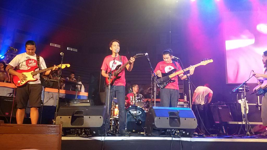 Karl Ramires and Plagpul now on stage. #FighterNgBayan