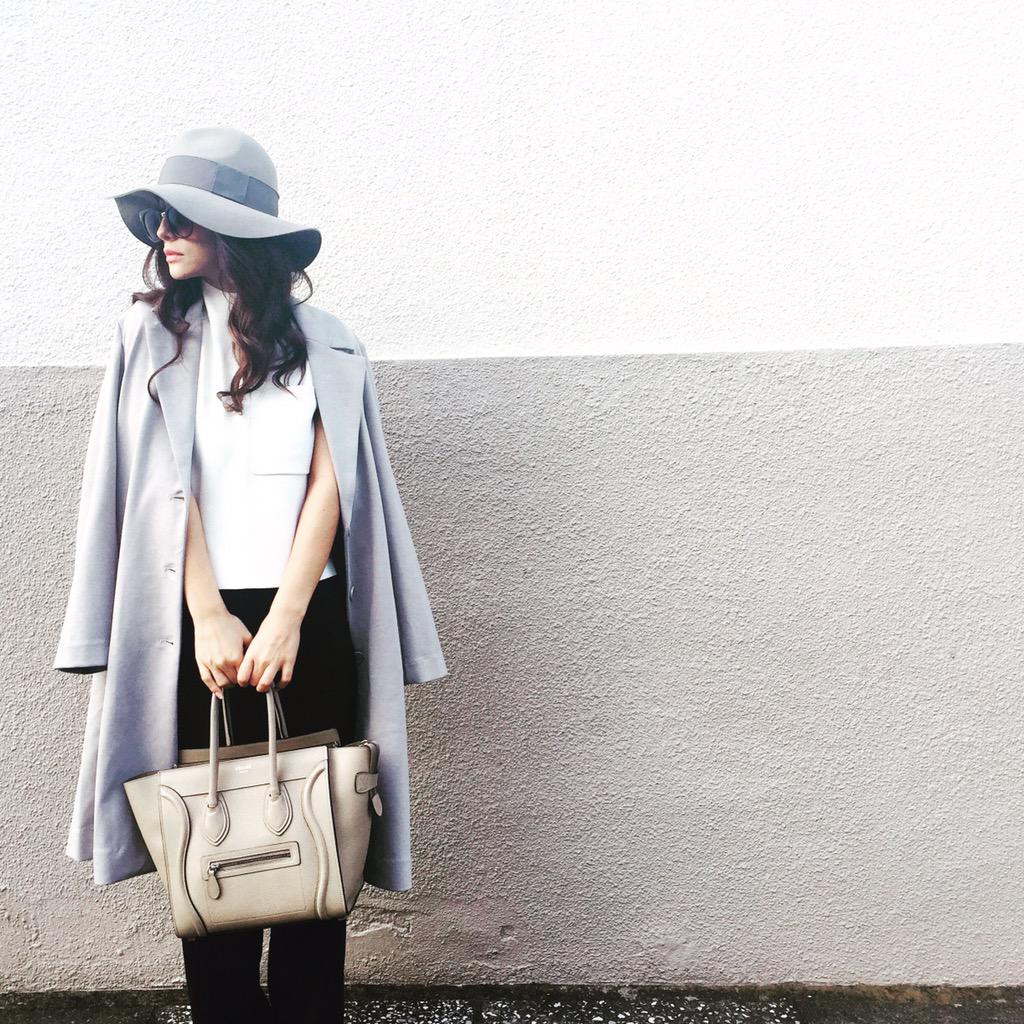 仕事終わりに私服 トップ Lagunamoon ボトム Daba Girl コート Emoda 帽子 Murua バック Celine パンプス Top Shop サングラス Duras さてジム行ってきます ダレノガレ明美 Scoopnest