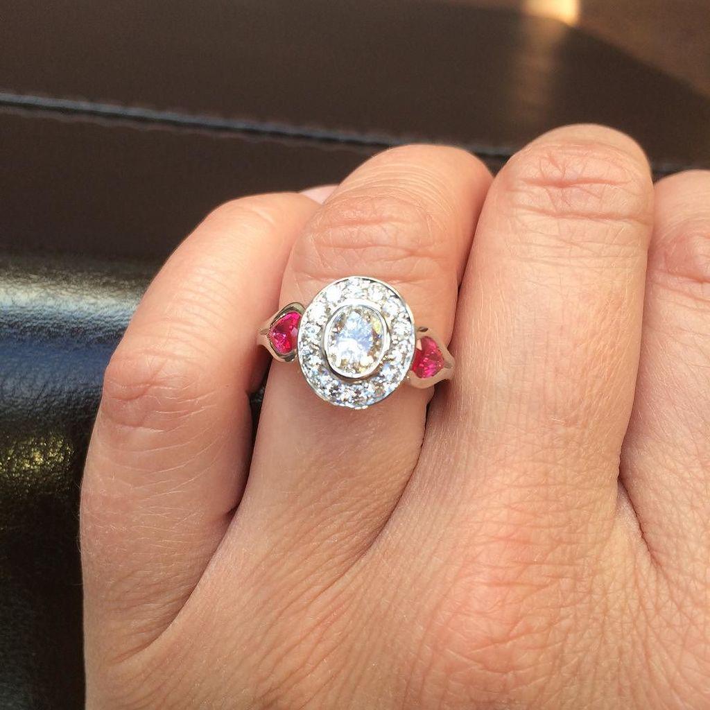 SeliniJewellery's tweet photo. #engagementring #selinijewellery #ovaldiamondengagementring #pearshape#rubies #rubiesanddi… http://t.co/AFN3eLqEWb http://t.co/7qStNAzCNr