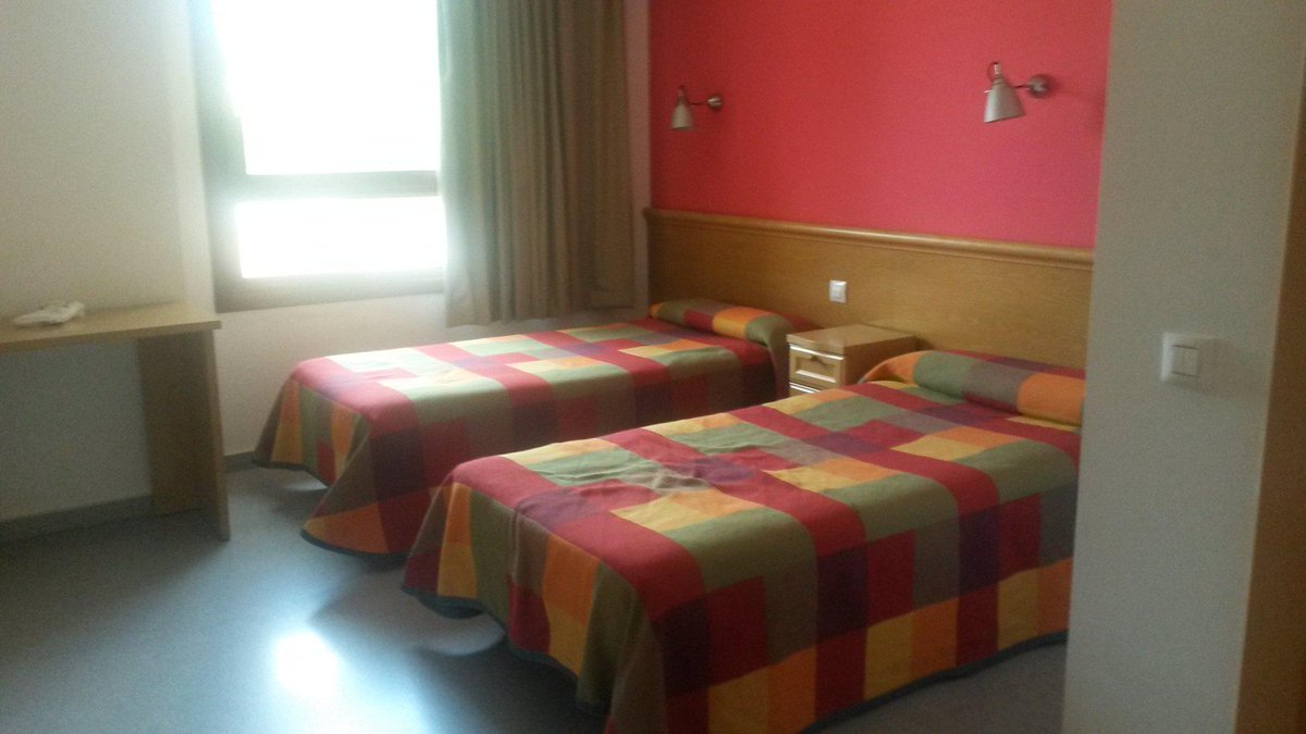 Anghelosss's tweet photo. Que bien se durmió en el albergue de Calahorra en mi @caminoasantiago http://t.co/BeFlrhCyxj