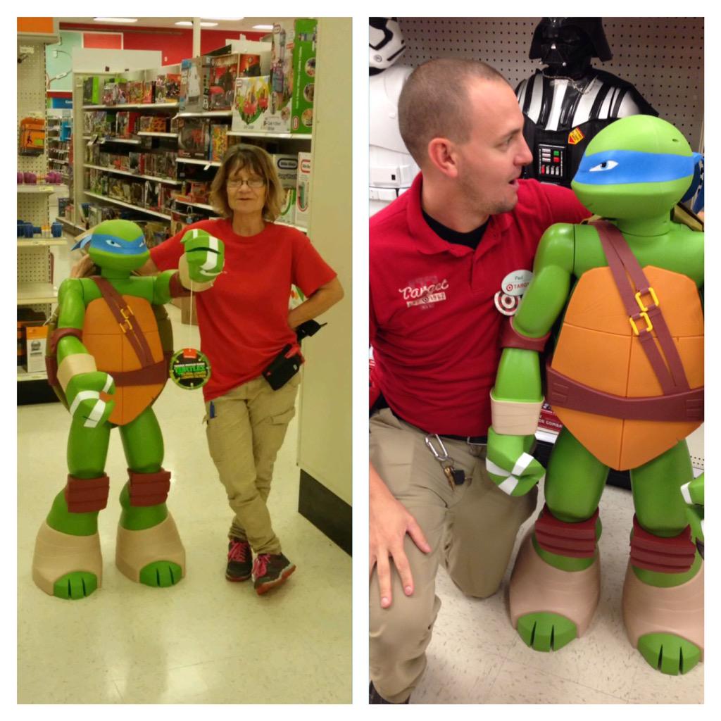 Our new best friend here at #Target. #comegetyours #TMNT #Lifesize #fun 😁🐸🎯@PaulSchulze5 <a href="/m_gaerke/">Melissa Gaerke</a> @I_Tob26