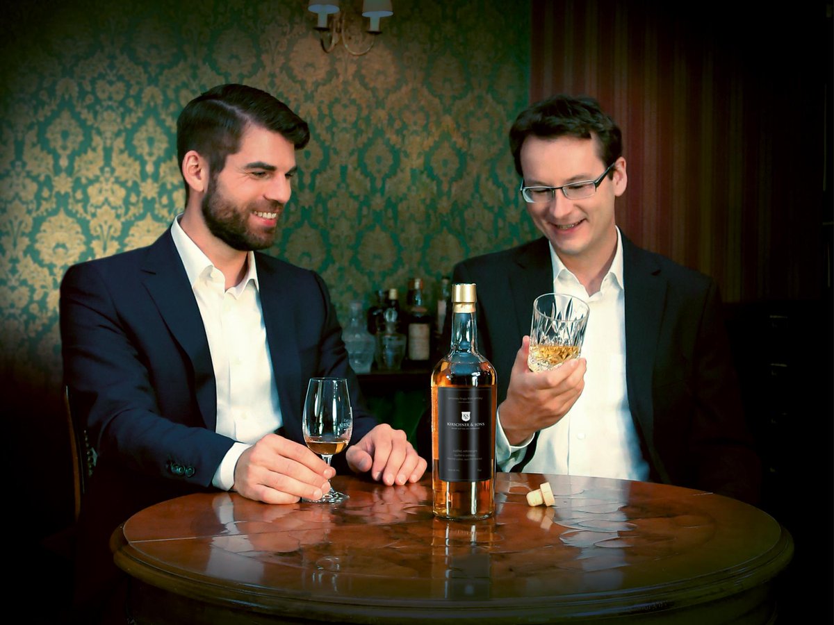 kirschnersons's tweet photo. Heben Sie die #Whisky Gläser! Wir sagen herzlich willkommen bei Kirschner &amp; Sons auf Twitter! http://t.co/8twwPPej4z