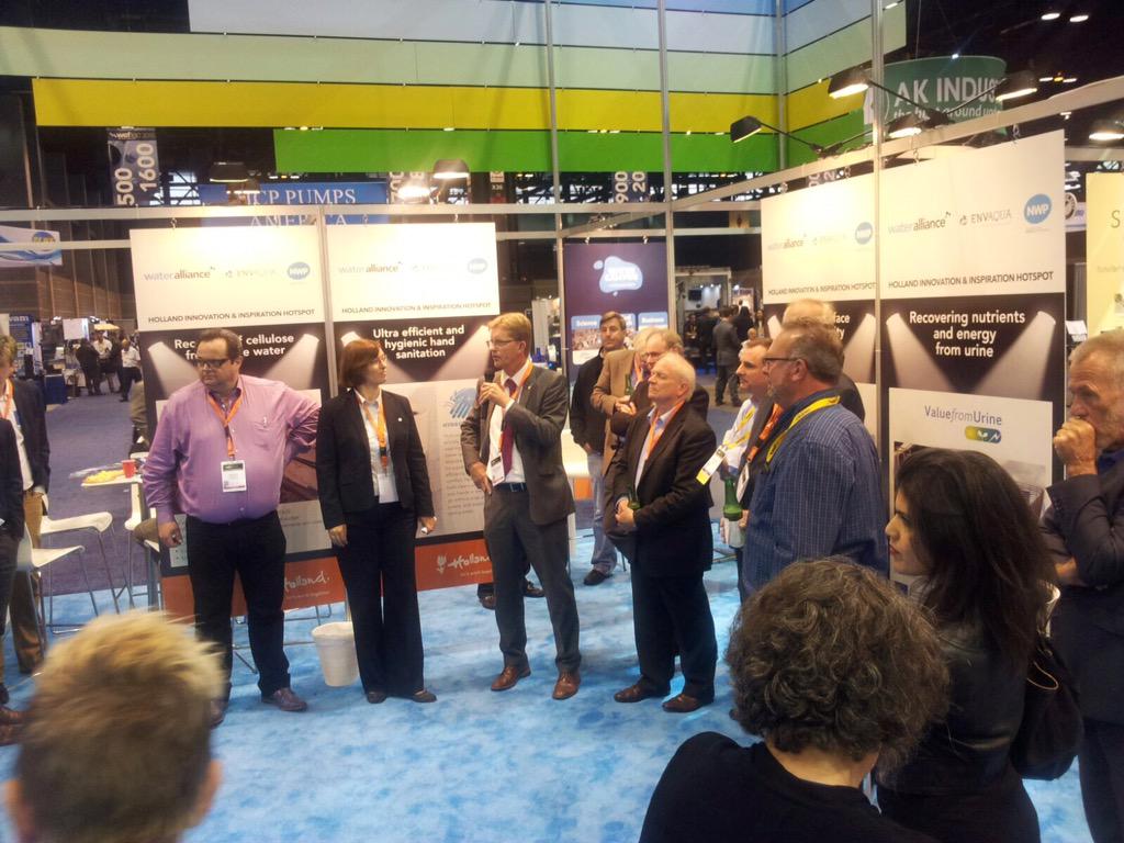 60Heinstein's tweet photo. Busy network reception #dutchbooth #WEFTEC2015 @nwpnederland @WaterAllianceNL @NLintheUSA @NLinChicago http://t.co/epjVxjbDQK
