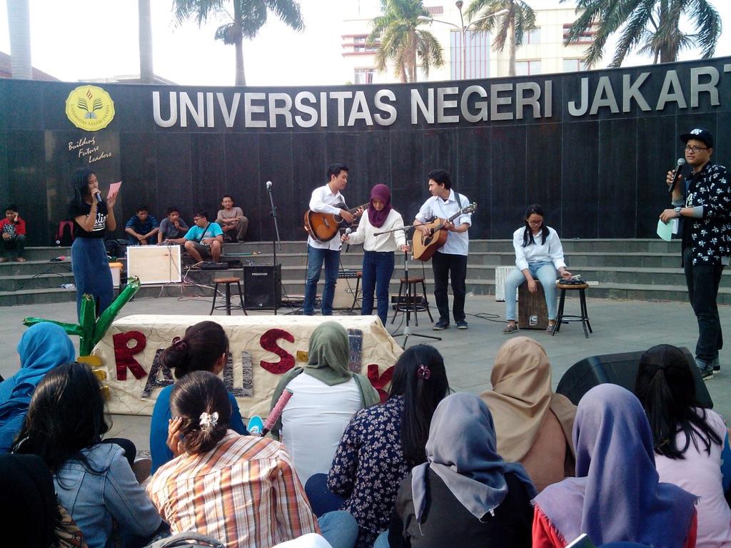 PsycousticUNJ's tweet photo. Terima kasih yang sudah datang ke kampus A Rawamangun untuk nonton dan nyanyi bareng kita 😍😘 @ERAFMUNJ @ERAKUSTIK http://t.co/6jmrqlfRsh