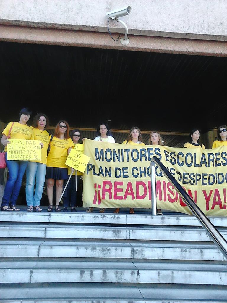 MEscolarChoque's tweet photo. @MEscolarChoque Luchando por JUSTICIA cada día @_susanadiaz pedimo READMISION @DefensorAndaluz @PSOE @psoedeandalucia http://t.co/PnCPySiX4c