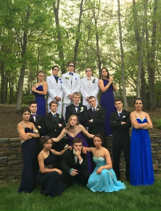 Schenker17's tweet photo. 2000th tweet goes out to all of my classmates of 2⃣0⃣1⃣6⃣ #seniorz #138daysleft http://t.co/gd1WX4rCCW