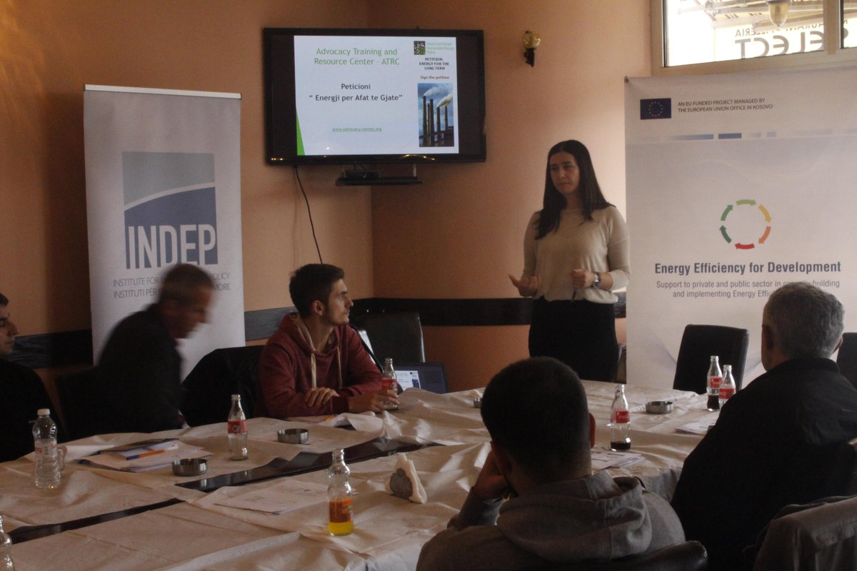SEEChangeNet's tweet photo. @AnylaBeqa of @atrc_ presenting the petition in Obiliq in #Kosovo!
SIGN &amp; SUPPORT: http://t.co/oiyDyI6oP6 http://t.co/Y5hCaLbQ6H