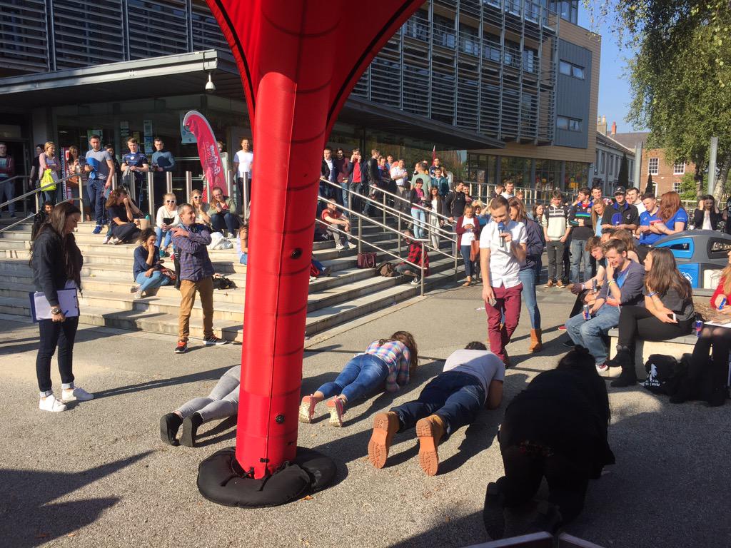 melissamagee's tweet image. Nothing like a good old #plankoff at @QUBSU with @officialcoolfm @paulorossradio to get the party started!
