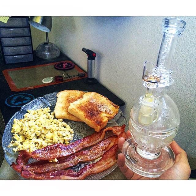 MyHighdeasDaily's tweet photo. Wake &amp; Bake is so essential http://t.co/hVvvsCs6AO