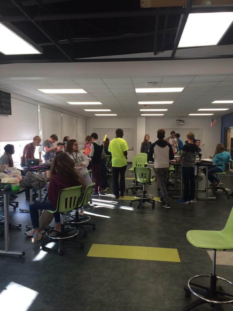 JoeKargula's tweet photo. Collaboration is the best way to put model rockets together! #scimod #collabowhaaaa @nilesnewtech http://t.co/wFAqV1hFDL
