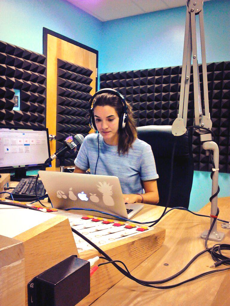MondeBouge's tweet photo. Rdv à 11h sur les ondes de @CHYZ943 ! Aujourd'hui encore c'est @MarionBrub qui prend les commandes de l'émission ! http://t.co/6PET6KuHP4