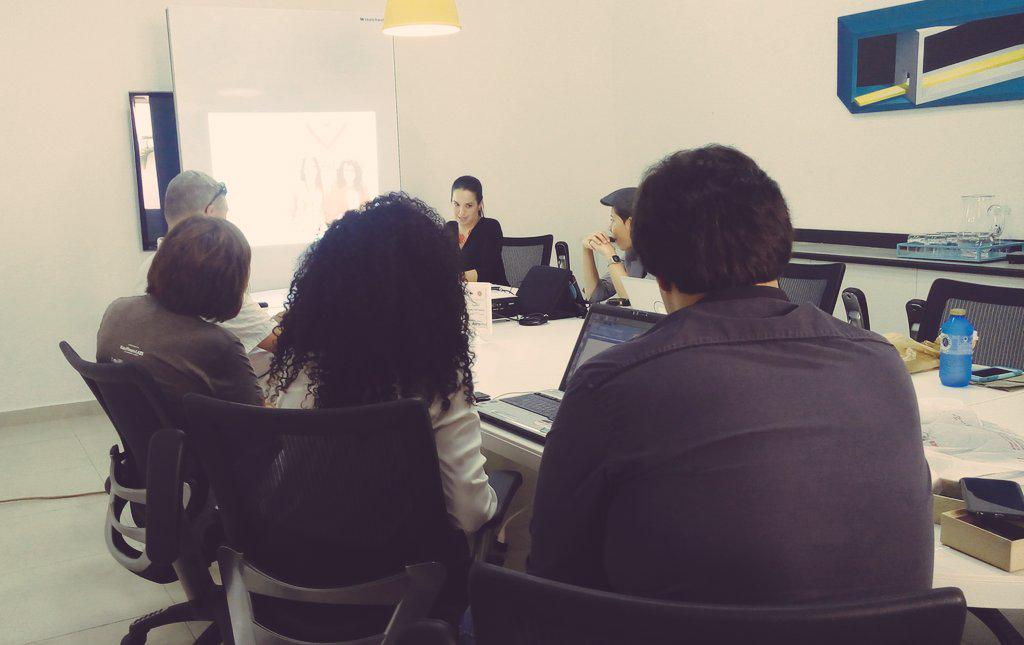 1MillionCupsPR's tweet photo. Aquí estamos en la 3ra #EdiciónModa. Gracias a Coraggio. Stay tuned!! #1MillionCupsPR #PilotoLabs #ModaPR http://t.co/Ll9yik2H9g