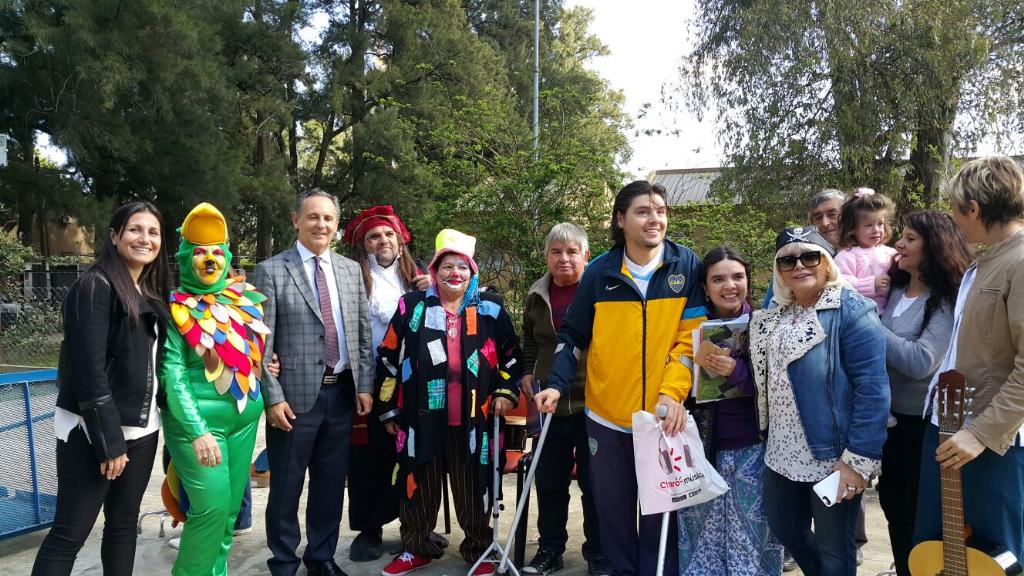UMGE_Prensa's tweet photo. @CarmenZuccaro en el festejo del día del niño en el Ctro. Rehab. Municipal Pilares de Esperanza @RadioXPilar http://t.co/0lTtsurjbV