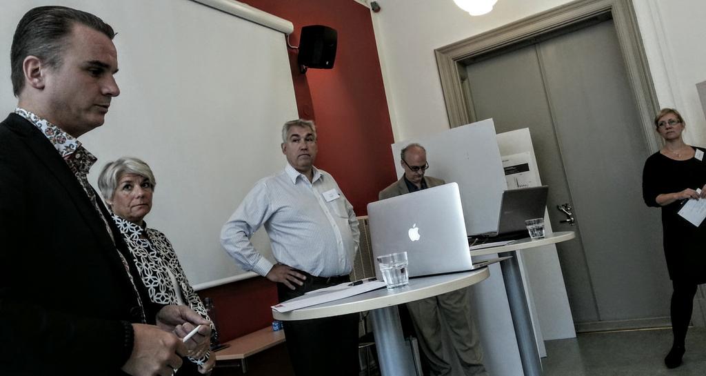 resmini's tweet photo. Research /practice panel on collaboration in the digital workplace is go #ENWI cc @keithinstone http://t.co/48V7PsxUu2