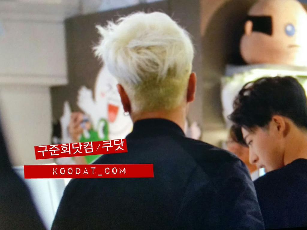 KOODAT_com's tweet photo. 150930 문샷 출근길 준회 뒷모습도 취향저격 #구준회닷컴 #쿠닷 #구준회 #아이콘 http://t.co/Q1ktjPj23J