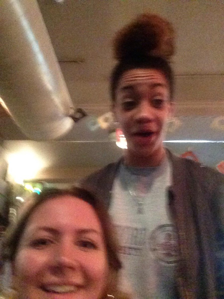 HarrietGrace231's tweet photo. When JP sings when ever you hold me #QUE @teeshawright http://t.co/Pf9ZcP3hXK