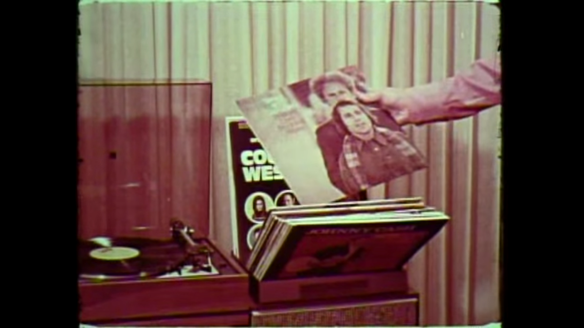 wearestlo's tweet photo. If they could remake this for #vinyljunkies with libraries of records. #recordselector http://t.co/r4iR0aBlBq http://t.co/nLSYK51GeE