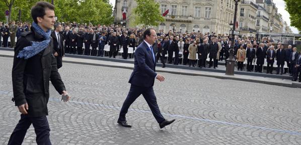 Limportant_fr's tweet photo. France 3: quand le communicant vole la vedette à son Président http://t.co/bfoFZ5JFTS http://t.co/h5vA0FsbT4