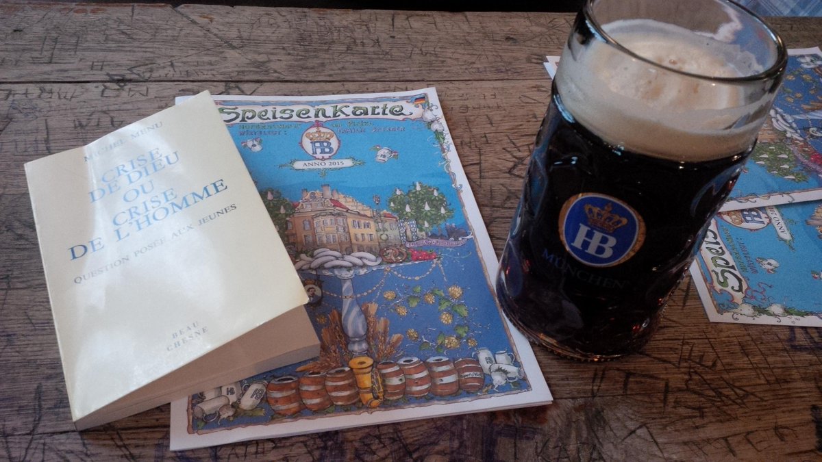 Vieil_imbecile's tweet photo. Joindre l'utile et l'agréable... #MichelMenu & #HofbräuDunkel cc @MMartin & @oraetbibe ;) http://t.co/gGEQ9ks0il