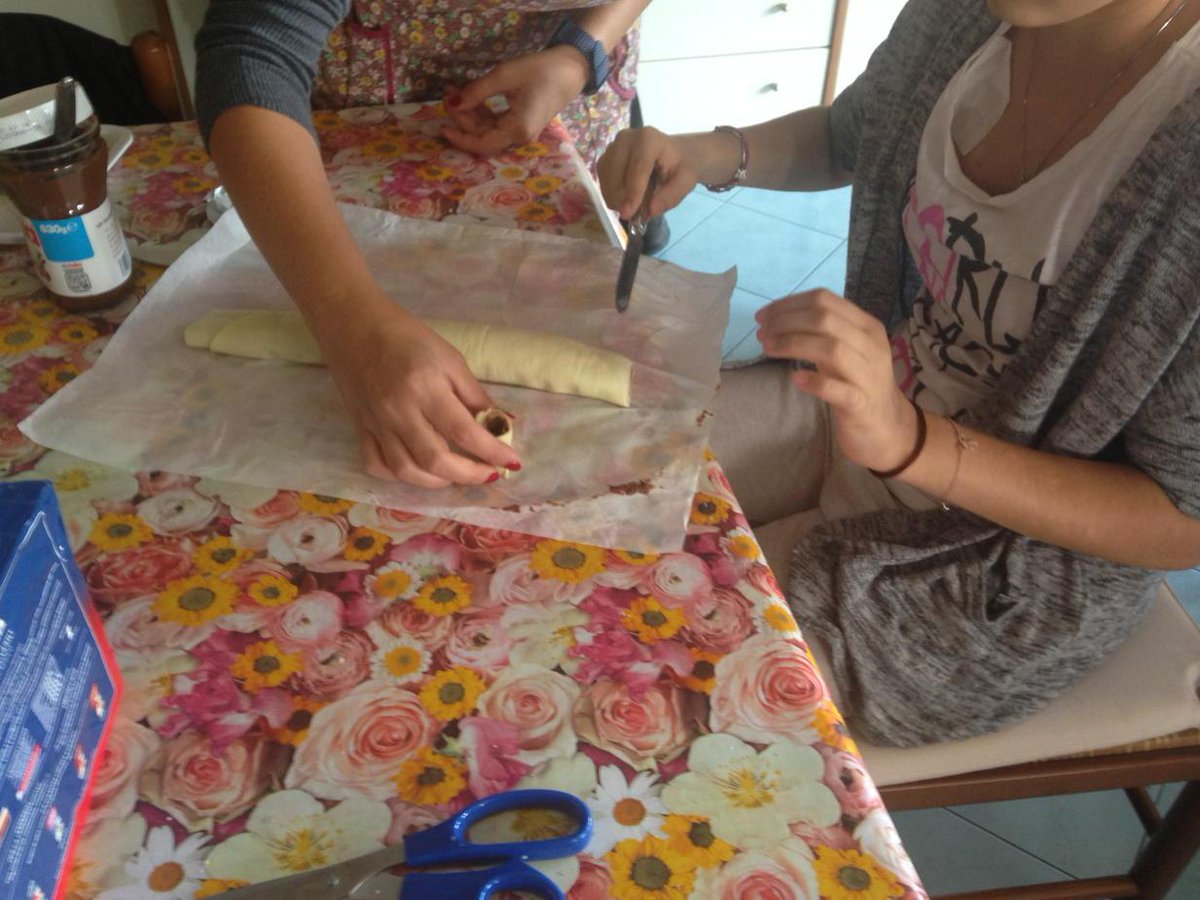 silcolte's tweet photo. Le mani sanno. Alexia e @SabrinaCardinal alle prese con una ricetta romena #volontariatoTEVA @ValueRelations http://t.co/7THVVUduay