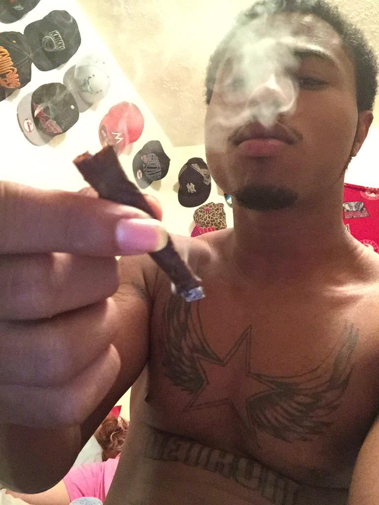 trvpsummer's tweet photo. I turn 23 next month on the 23rd 😎 http://t.co/01oCZjXBtF